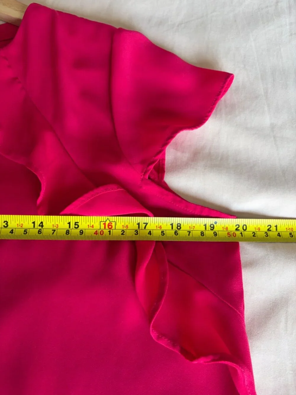 Banana Republic Pink Ruffle V-Neck Peplum Blouse Size Medium - Picture 9 of 11
